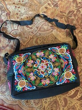 Embroidered Black Crossbody Bag with Multicolor Floral Design